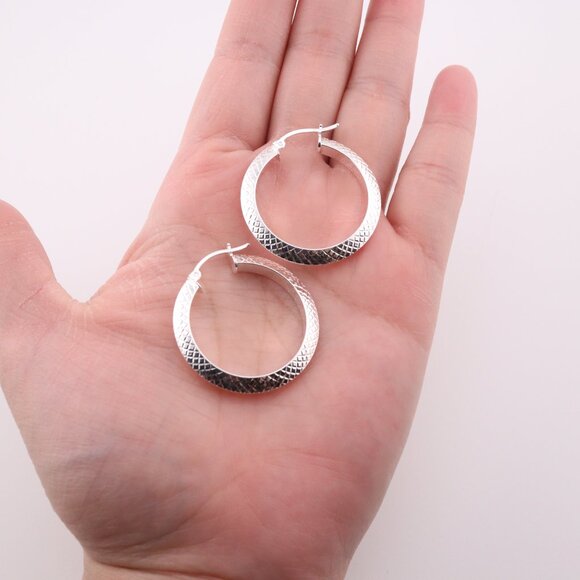 Elegant Women's Sterling Silver Textured Hoop Earrings w/ Hinged Snap Jewelry ** - Picture 10 of 10